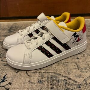 NWT Adidas Disney Mickey Mouse Grand Court shoes size 3Y